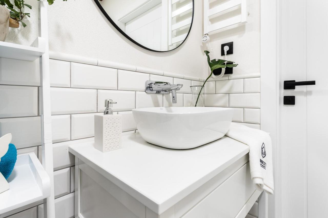 Uroczy Apartament Lazienna 5/4 Torun Bagian luar foto